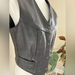 Fox Creek black leather vest - size M